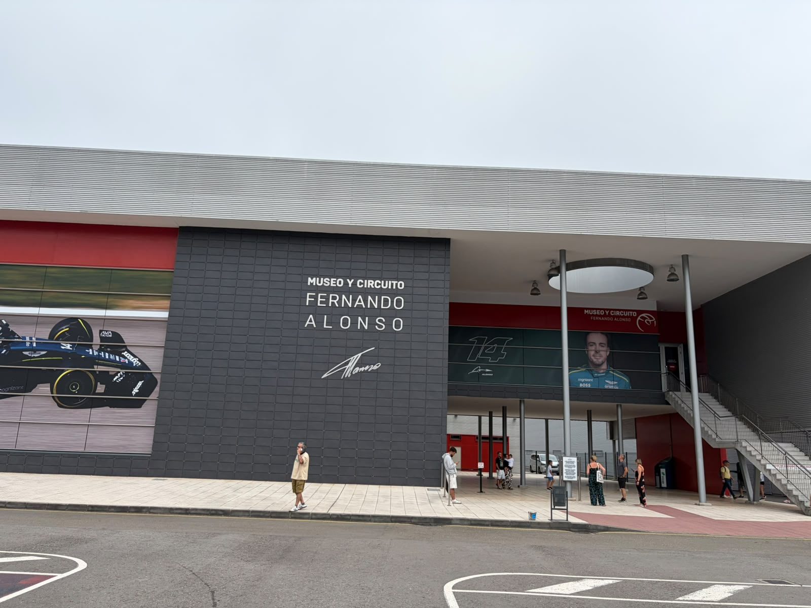 Entrada del Museo y Circuito Fernando Alonso en Oviedo